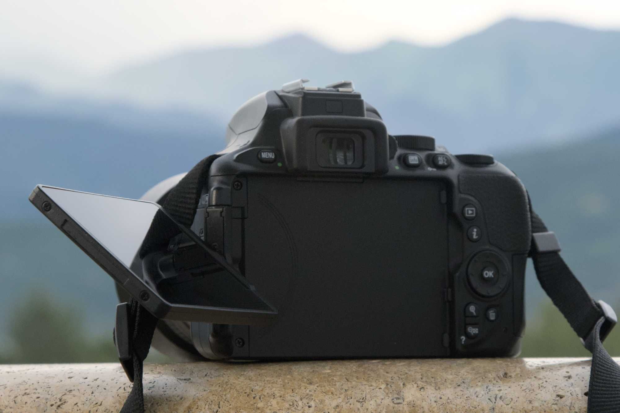 Nikon D5600 + AF-S DX NIKKOR 35 mm 1:1.8G