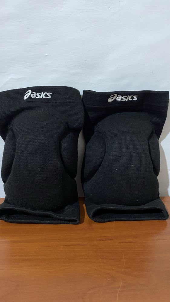 Asics наколенник
