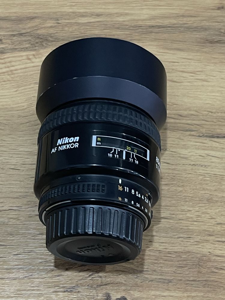 Объектив Nikon 85mm 1.8D