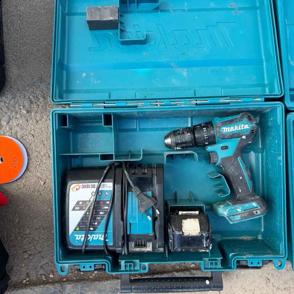 Makita 18V. Полный комплект с батареями и кейсами