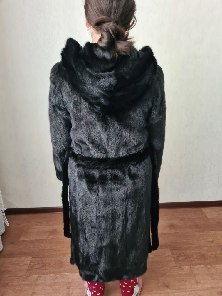 Продам: ШУБА норковая