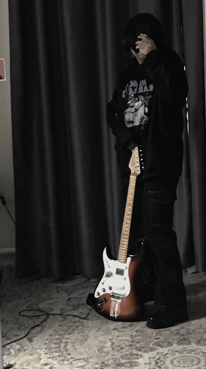 Срочно продаю FENDER Squier Bullet strat (индонезия)