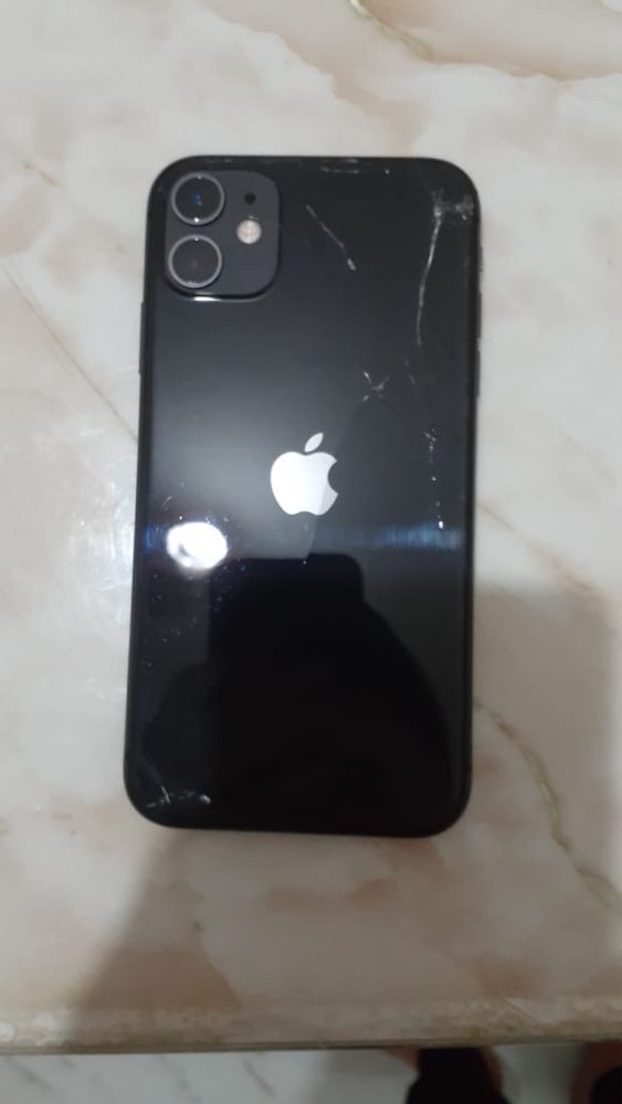 Iphone 11 в хорошем состояние