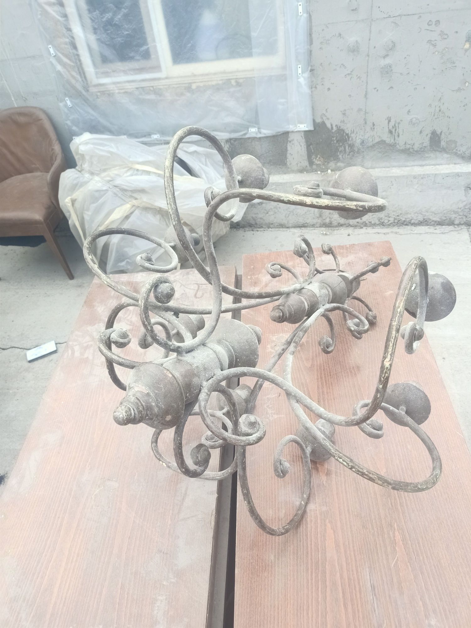 Продам  люстры из кованного металла