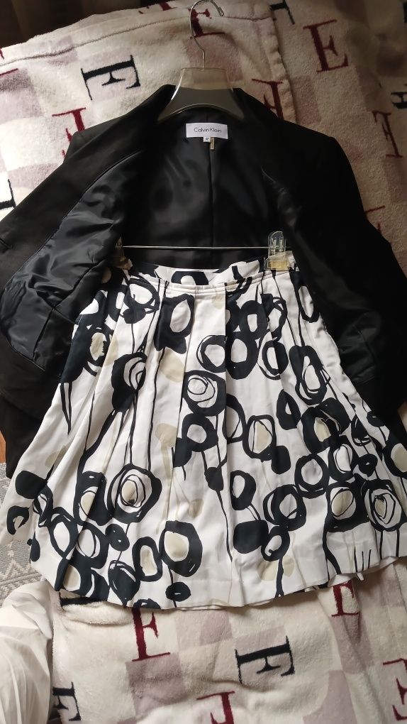 Продам костюм Calvin Klein, новый.
