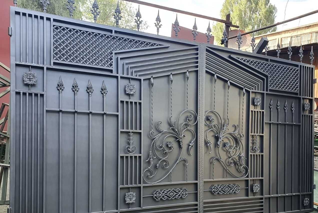 Металлические распашные ворота (откатные), иранская ковка. Установка.