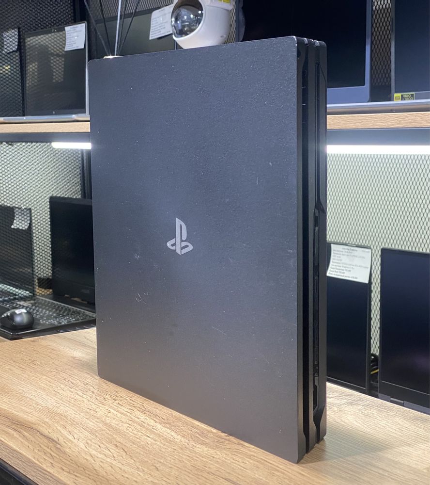 Sony PlayStation 4 Pro, 1 tb, 2 джойстика, версия 12.00, 9933/A10