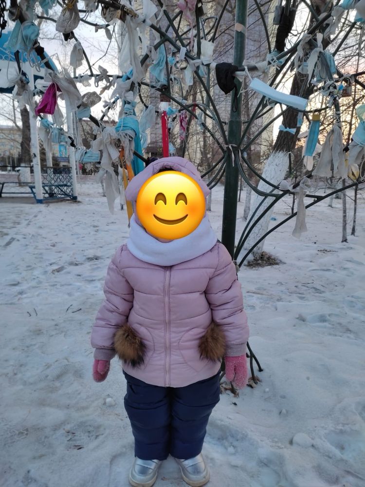 Продам детские куртки для девочки на 1-3 года.