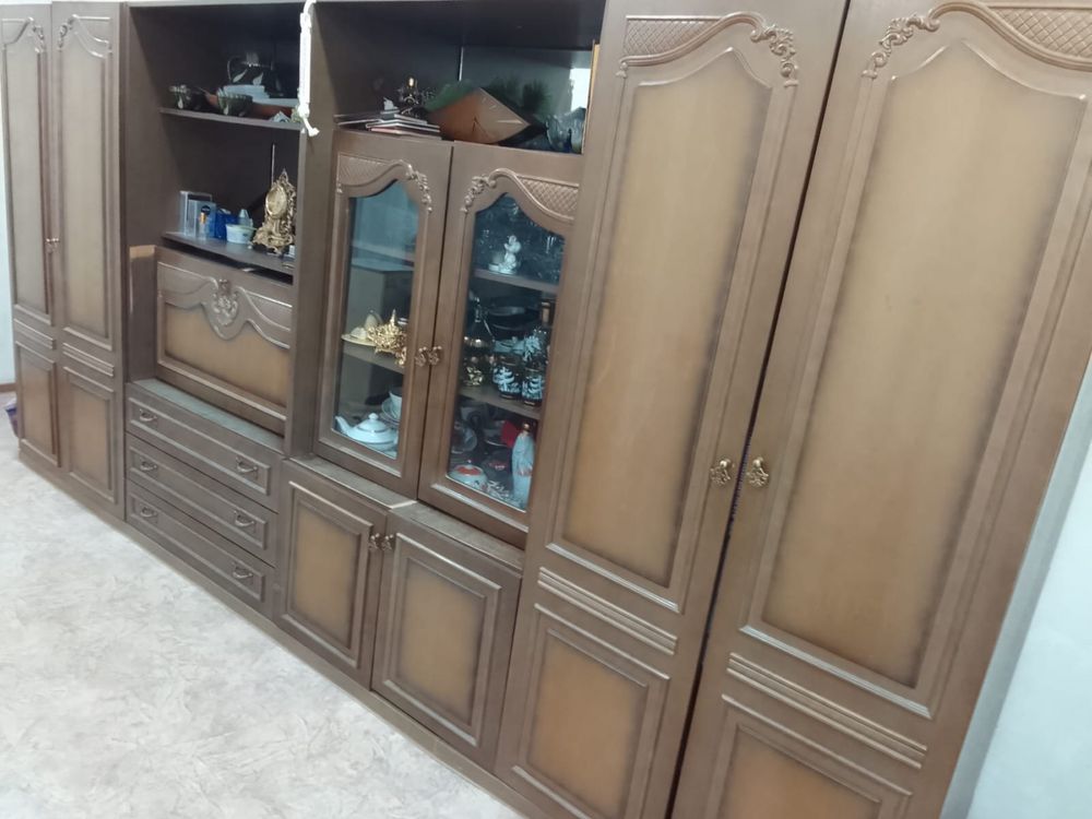 Продам шкафы с антресолью