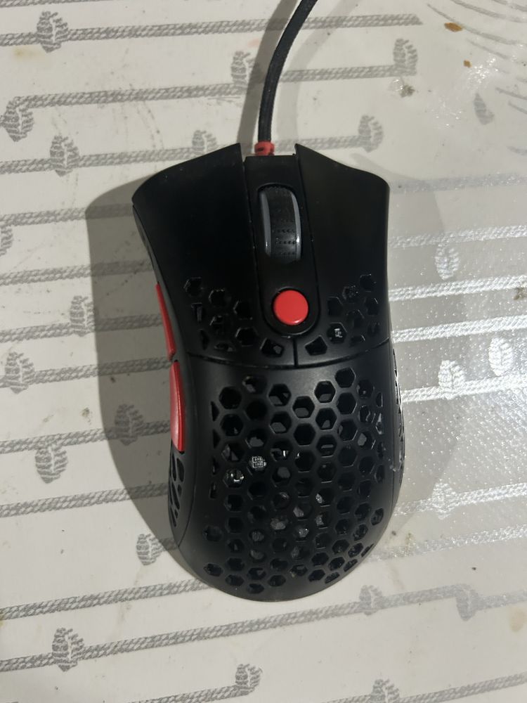 Продаю игровую мышку срочно!!