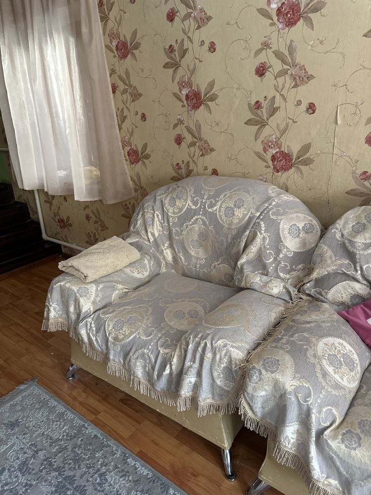 Продается Диван (не новый)