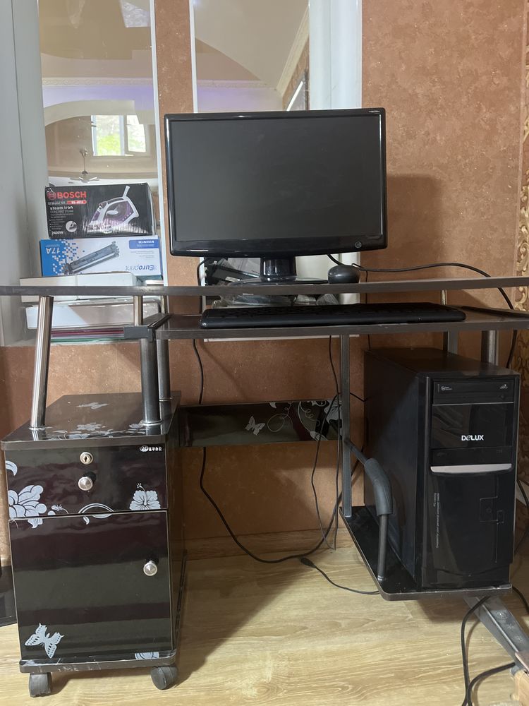 Продается бу компьютер с столиком