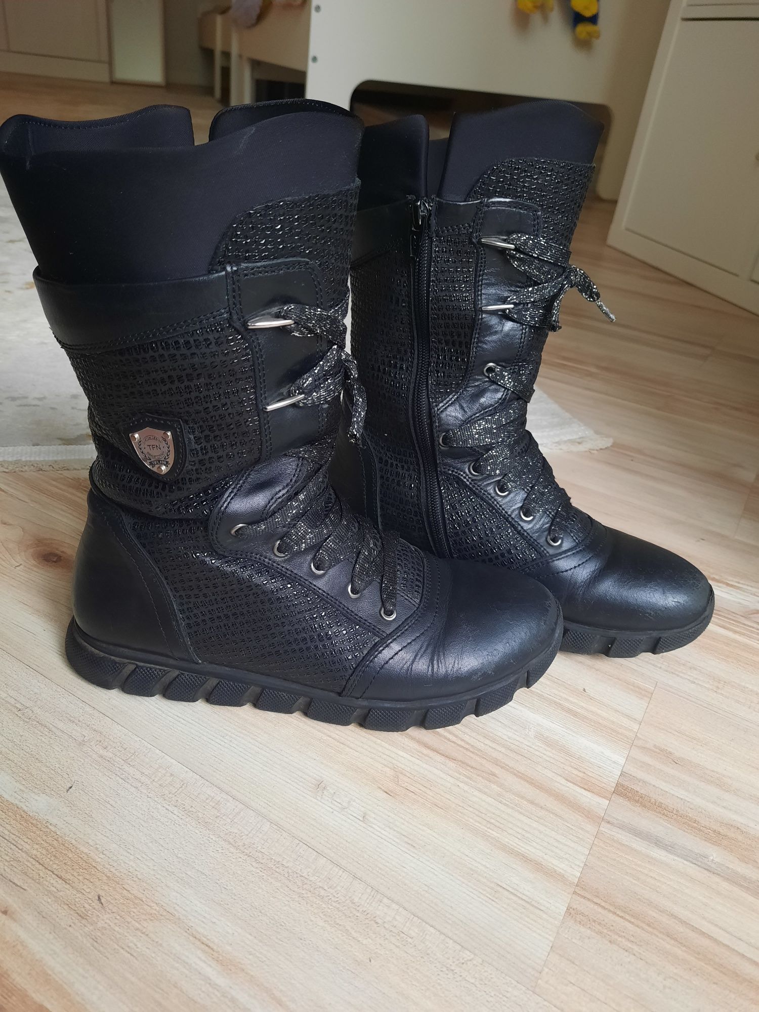 Продам зимние сапоги детские