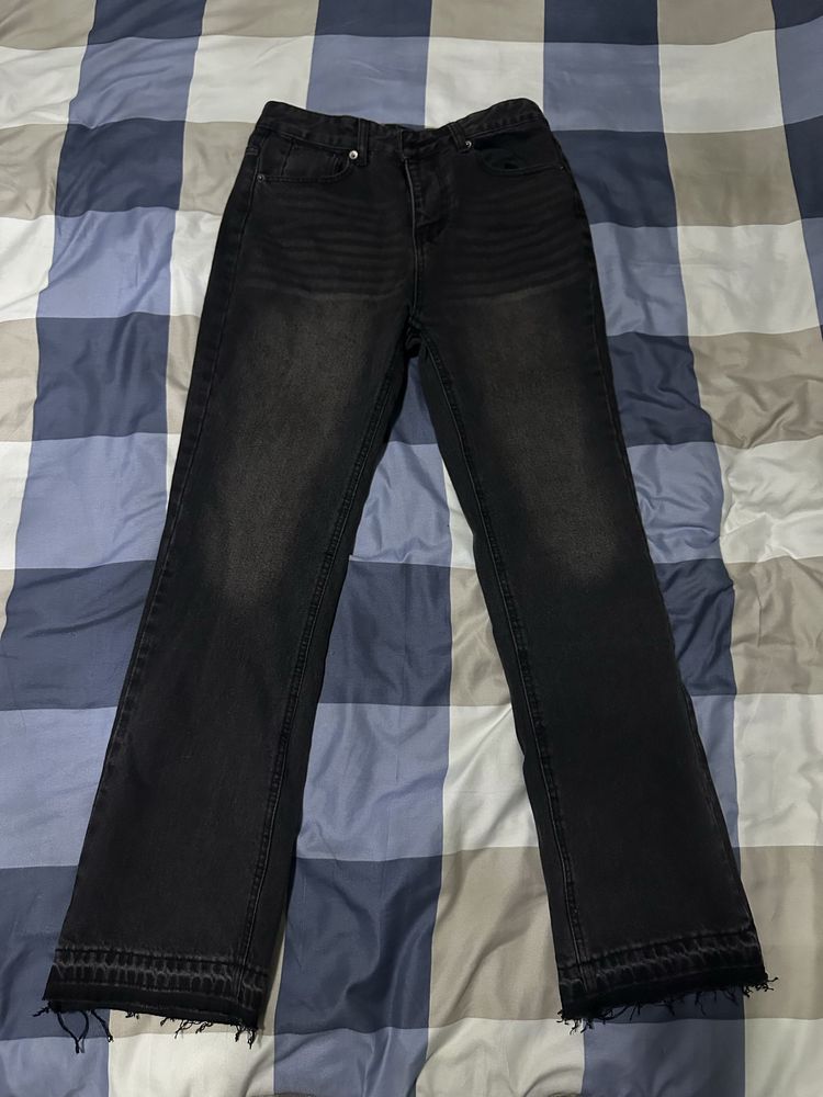flared jeans (крой с легким клешем)