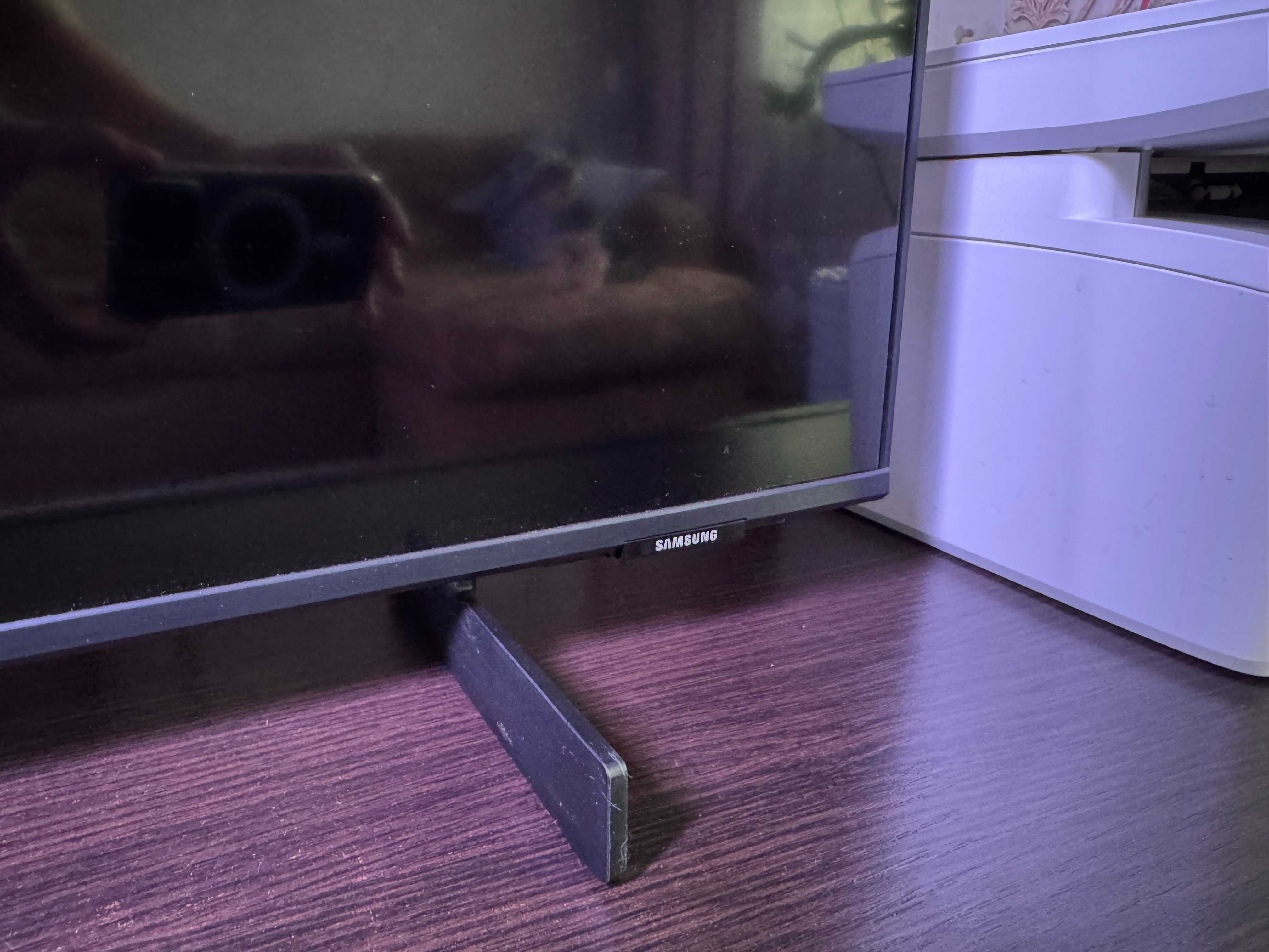 Продам телевизор Samsung AU8000, 43 дюйма, 4K UHD.