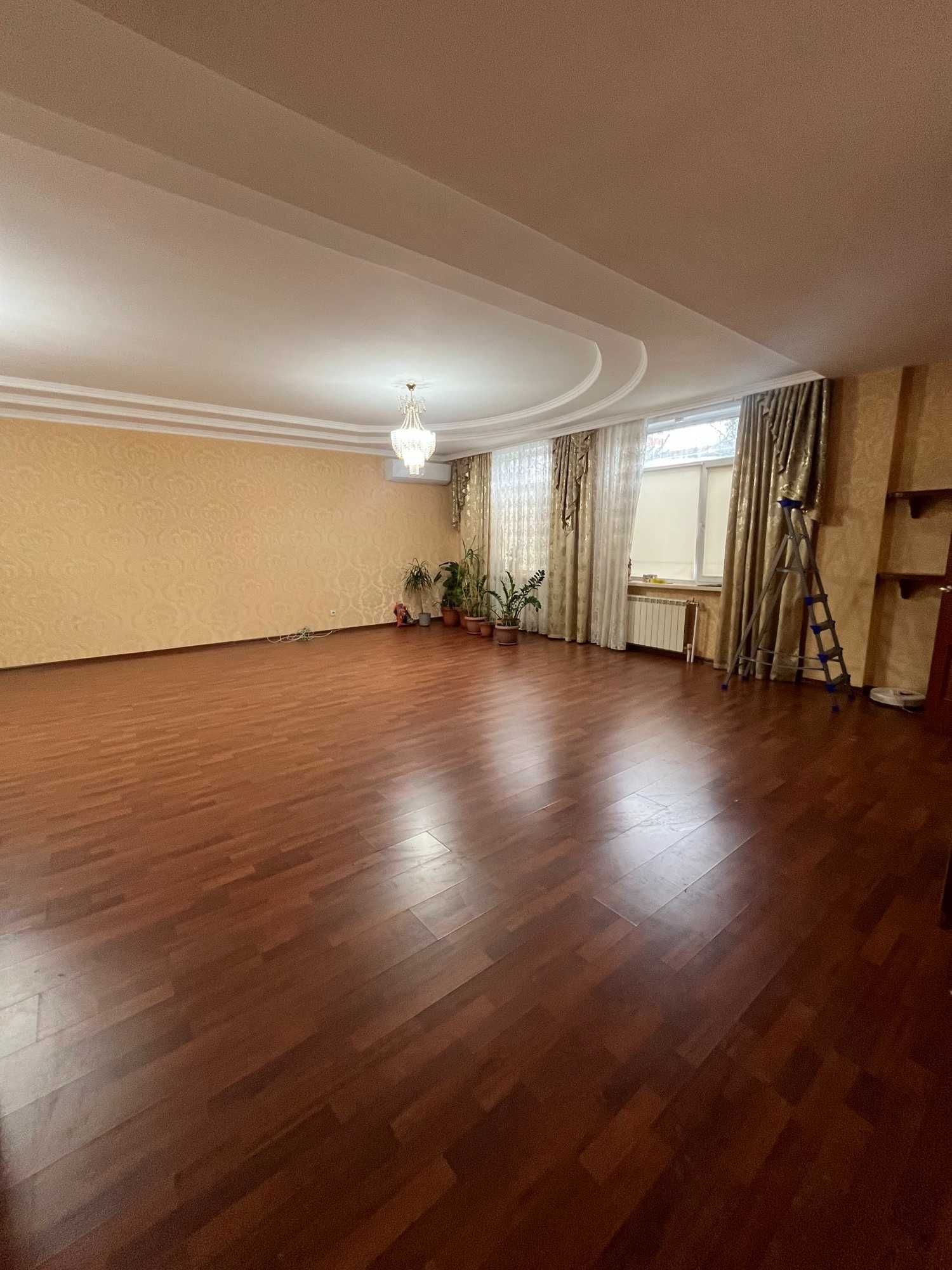 Продажа 3-комнатной квартиры толстого