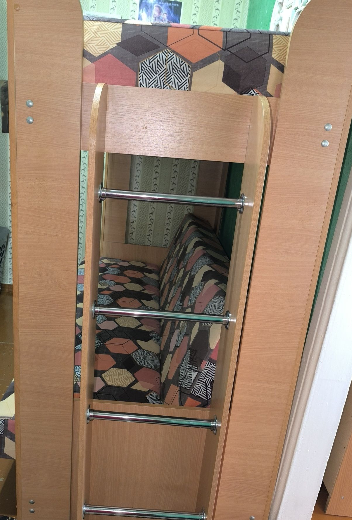 Продам двухъярусную кровать