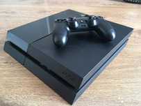 Здравствуйте продам sony playstation 4 , в отличном состоянии