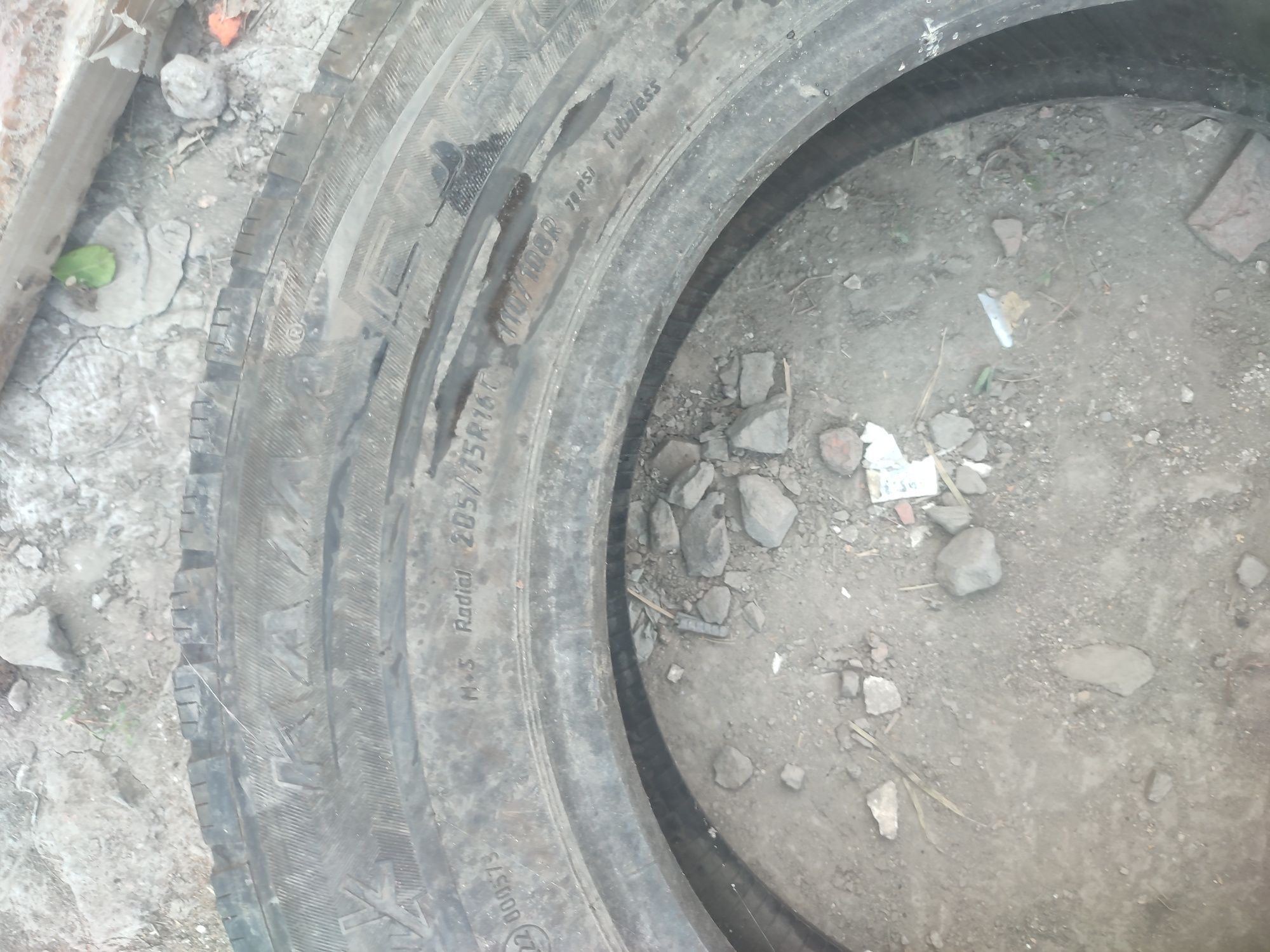 Шина безкамерка размер 205/75 R16