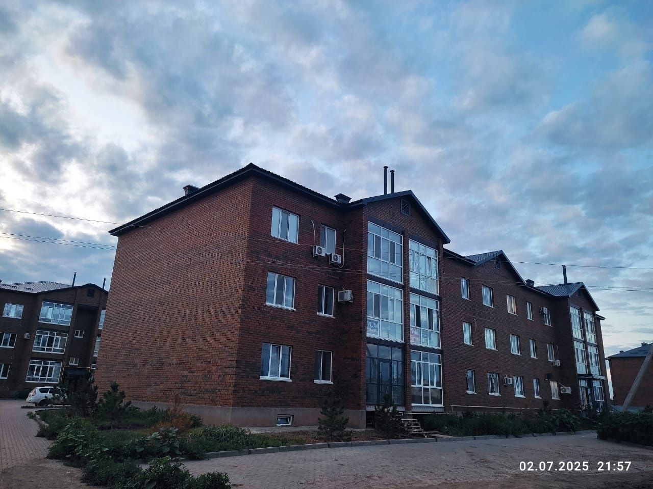Б. Жумагалиева көшесі  N 27 үйден екі бөлмелі пәтер сатылады