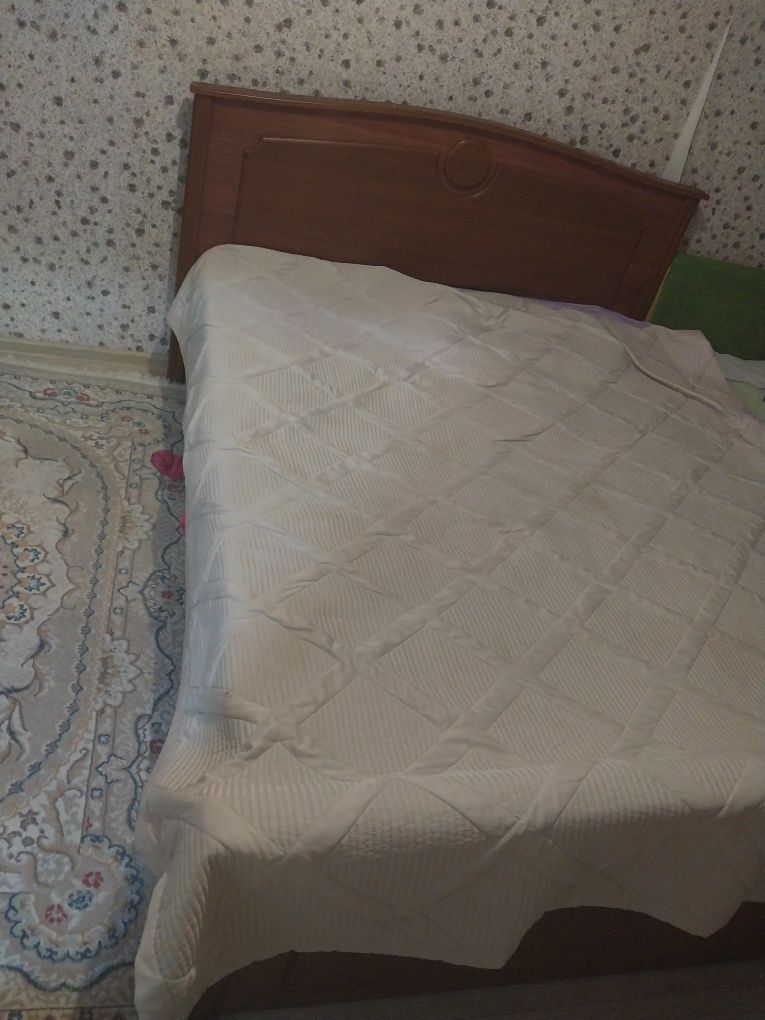 Продам спальный гарнитур