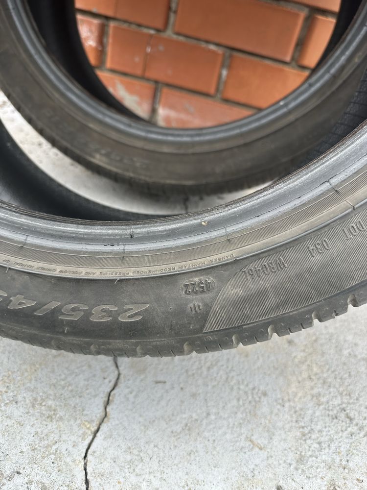 Продам резину в хорошем состоянии Pireli R18 235/43 22 года резина