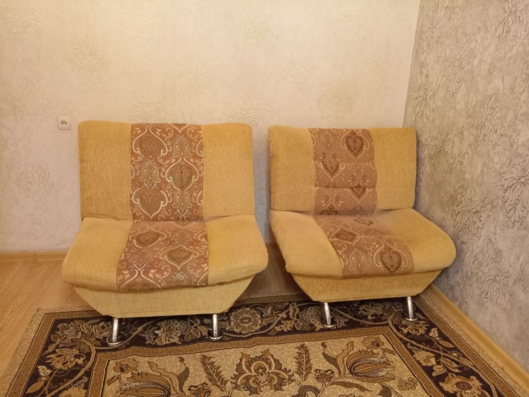 Продам 2 кресла ширина-1м,высота-1м