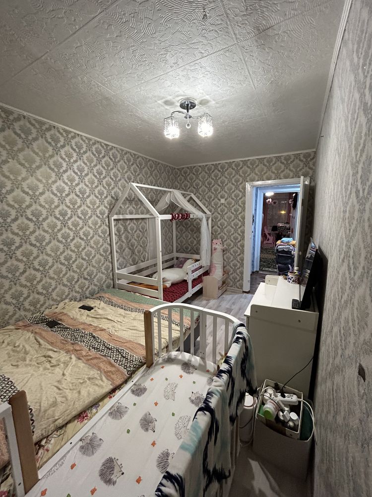 Продам 4 комнатную квартиру в центре