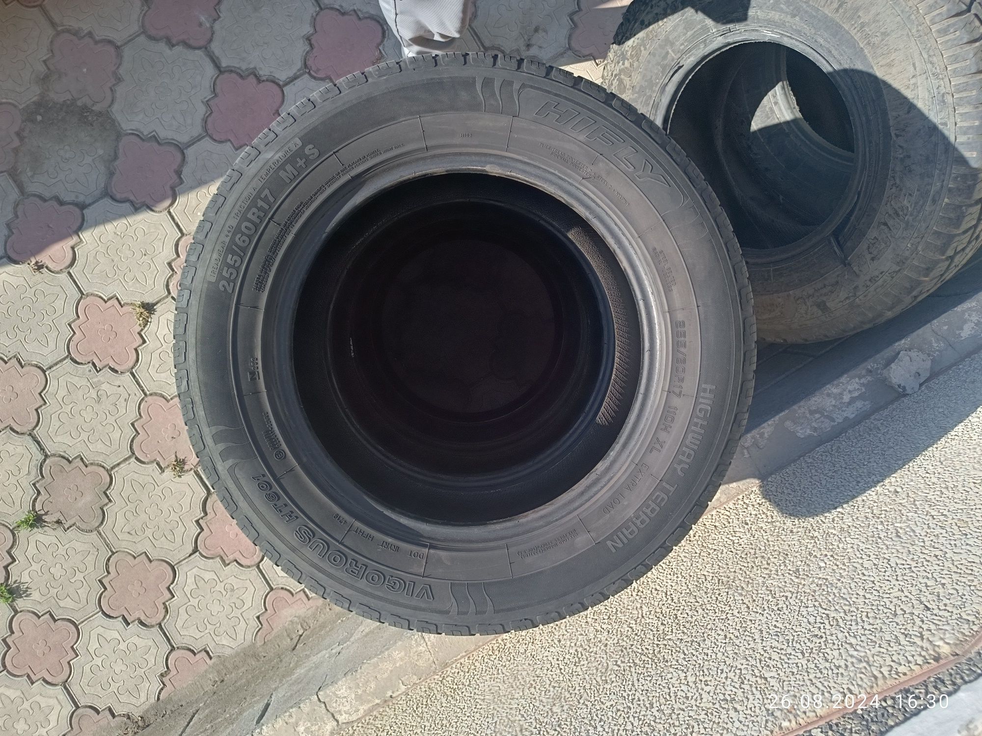 Продам комплект резины