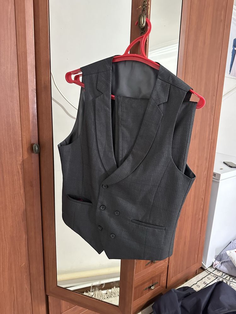 Продам мужской костюм