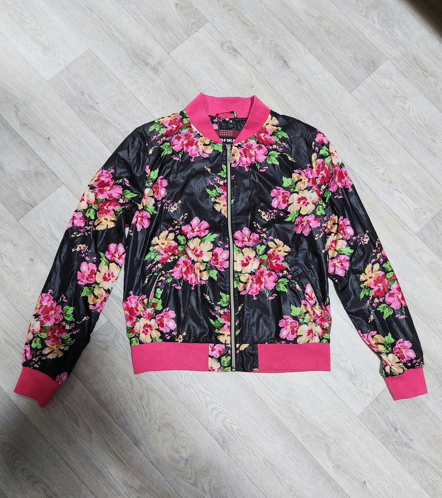 Продам женский бомбер