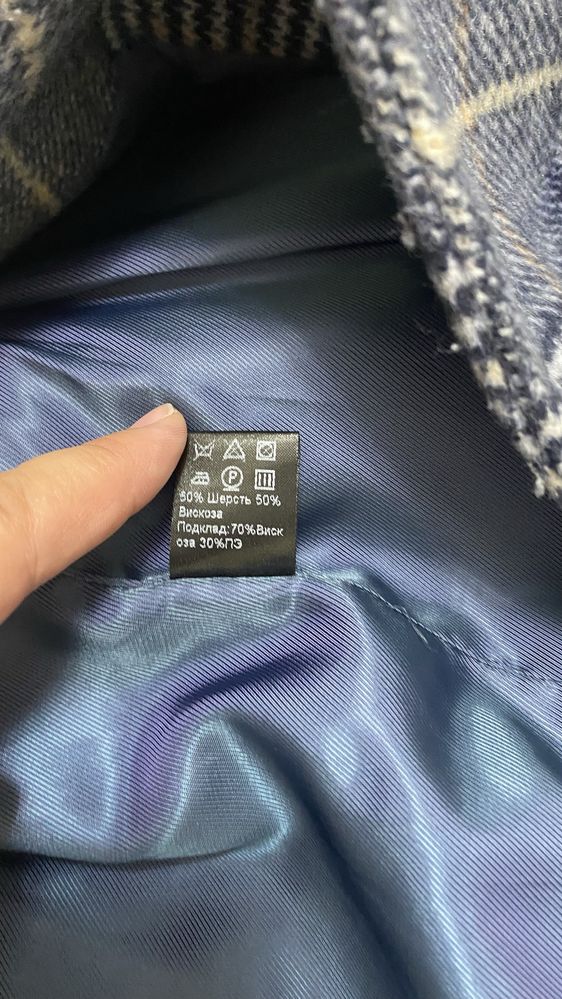 Пальто 50%шерсть 50% вискоза , очень красивое пальто.