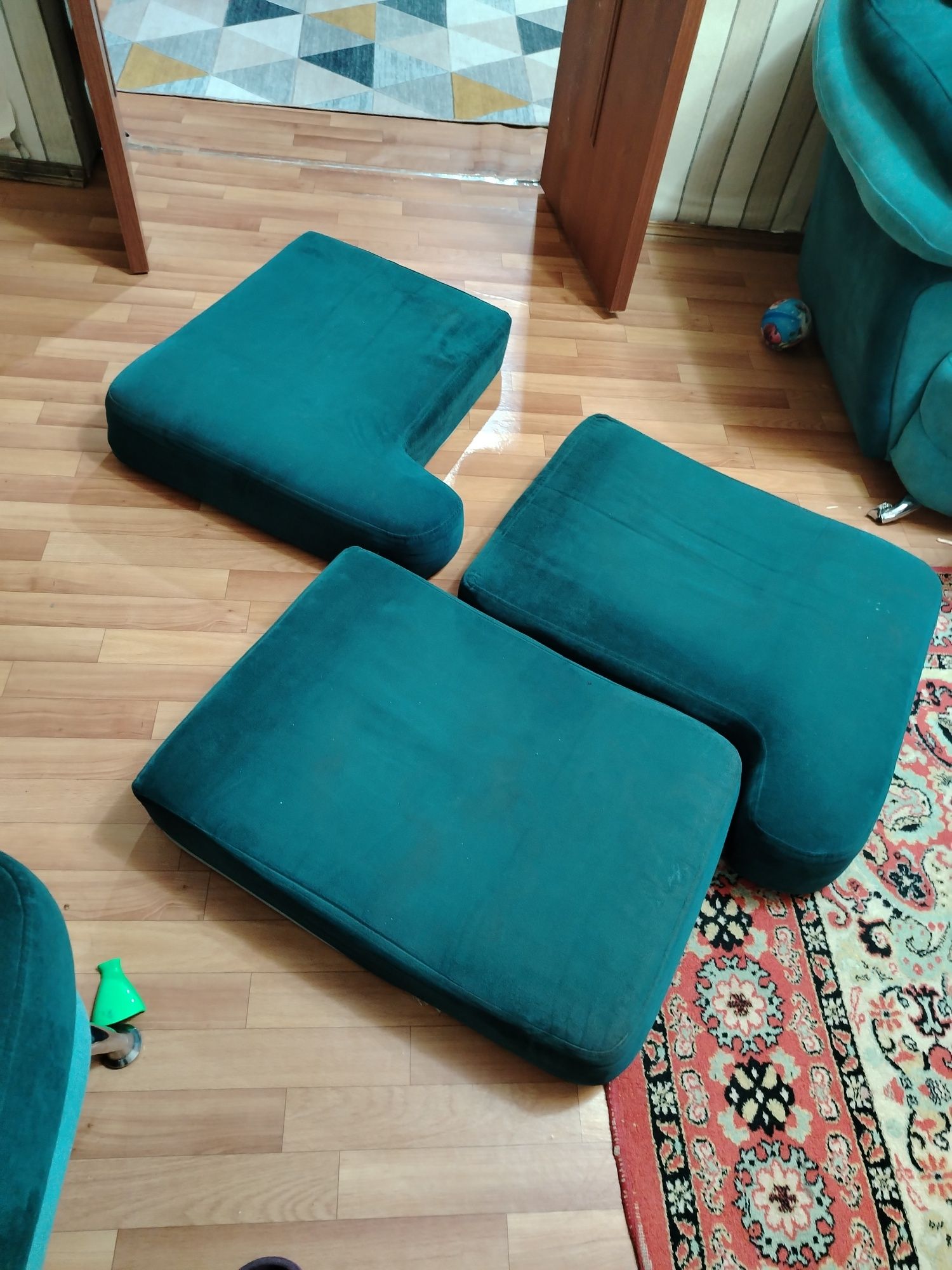 Срочно продается диван 2кресло хорошом состояний