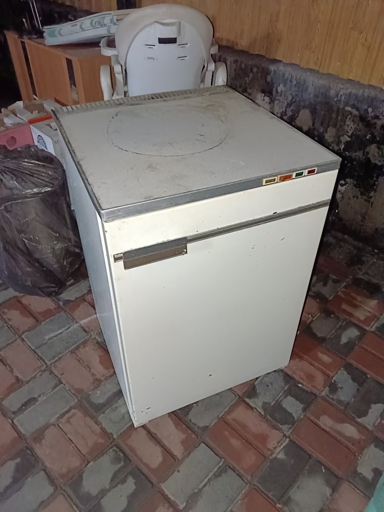 Продам морозильник бирюса
