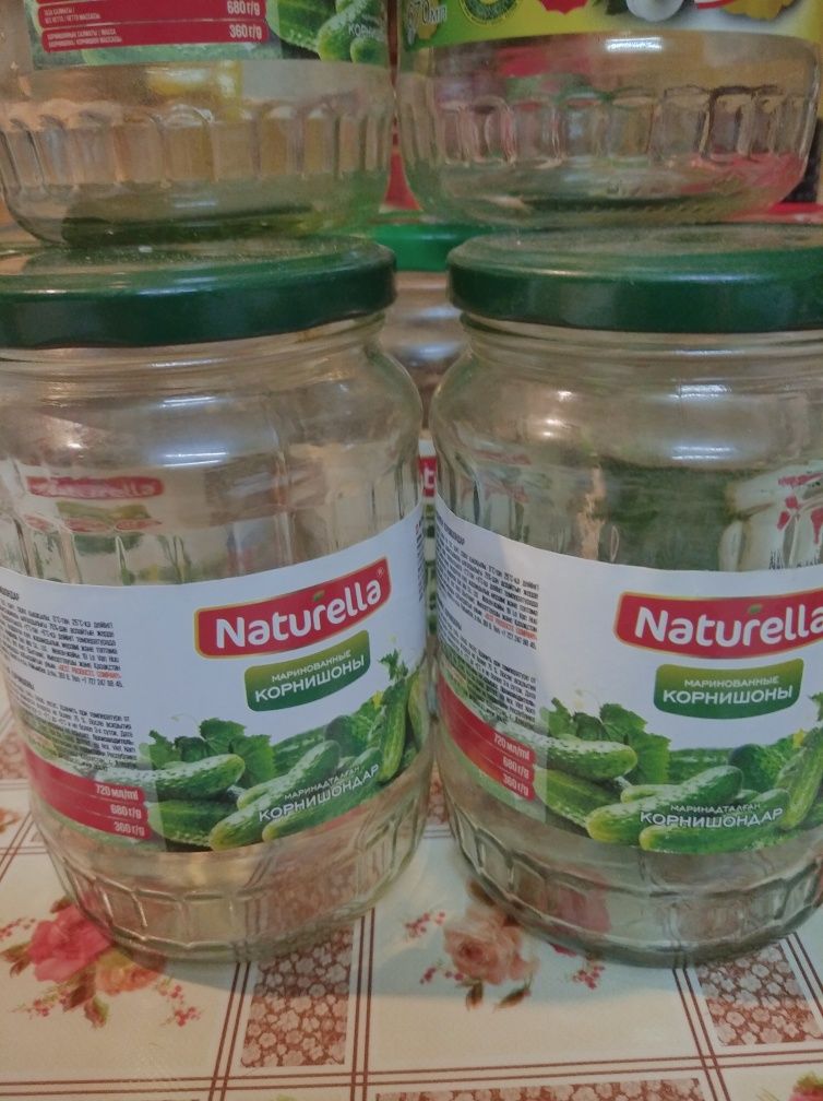 Продаю банки 0,72 с крышками.