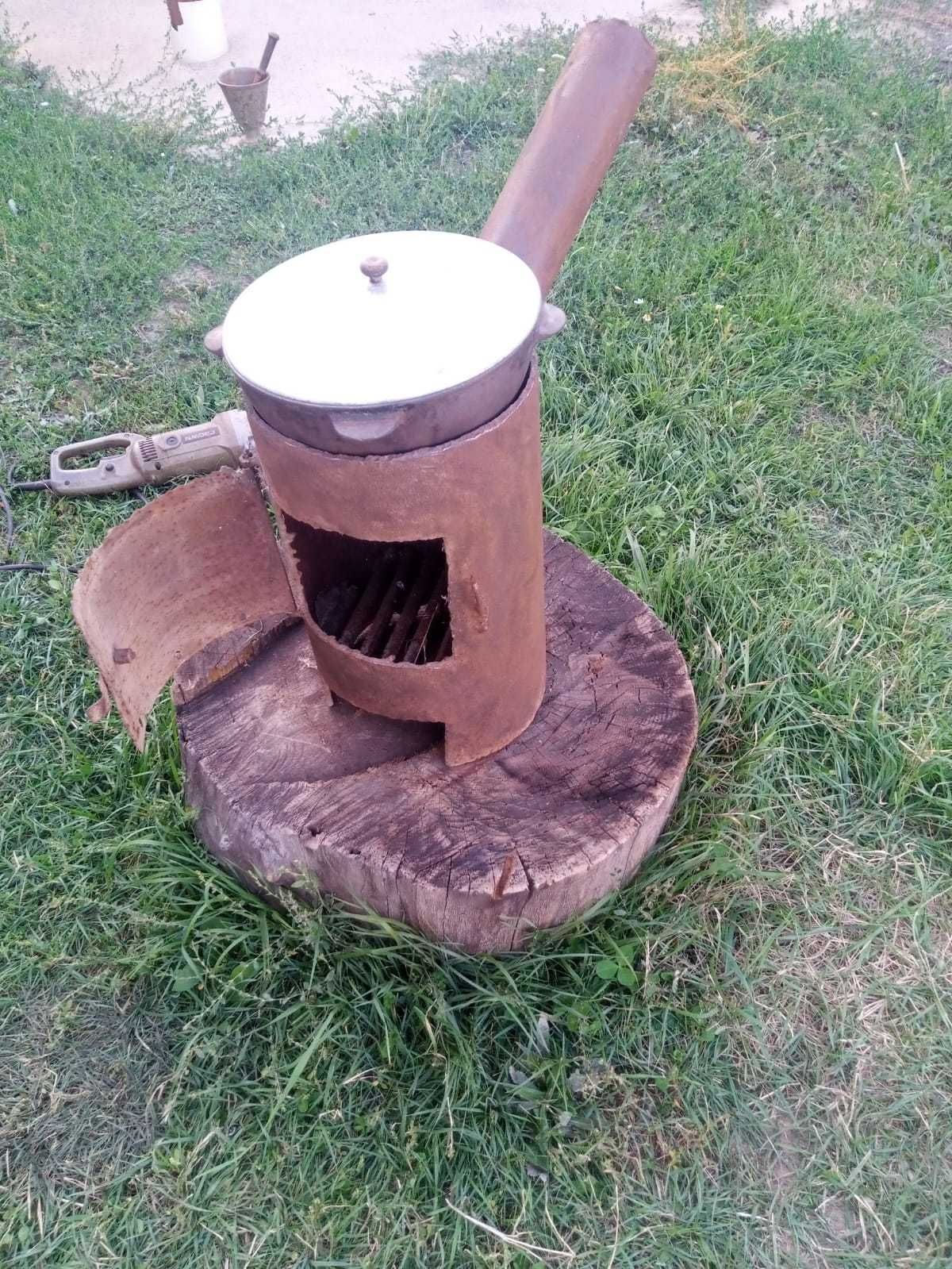 Очаг с чугунным казаном