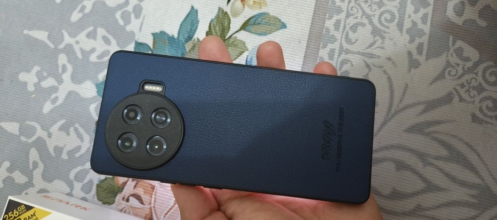Продам смартфон Techno spark 20 +pro