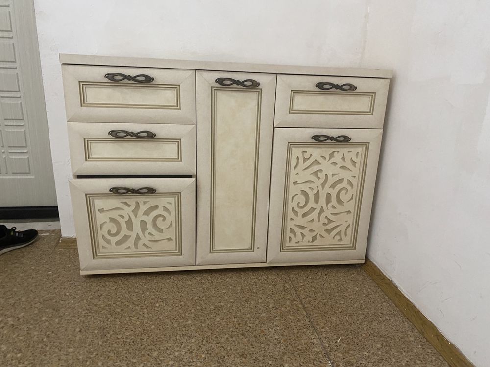 Продаю спальный гарнитур