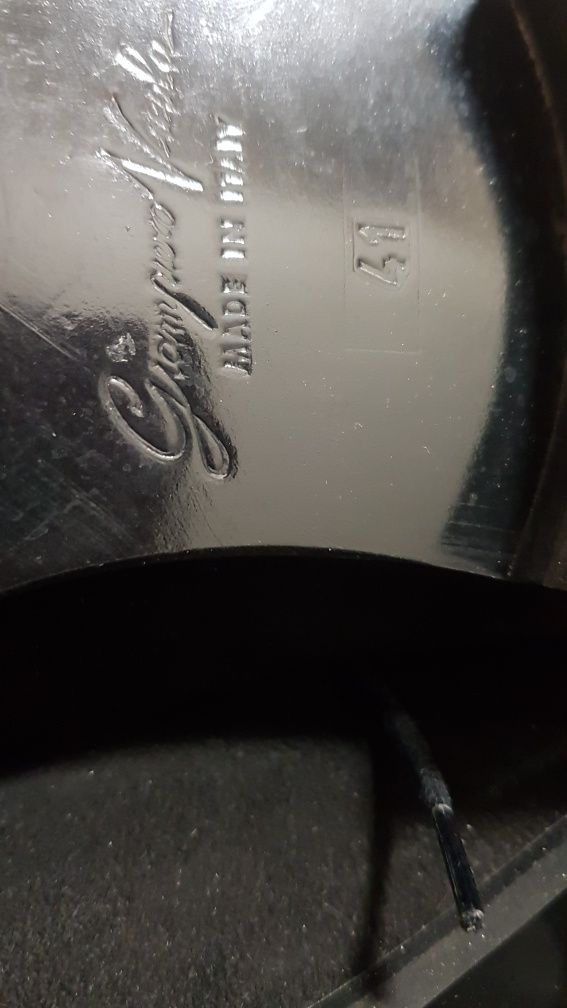 Продам итальянскую обувь.