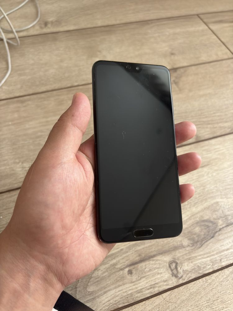 Телефон Huawei P20