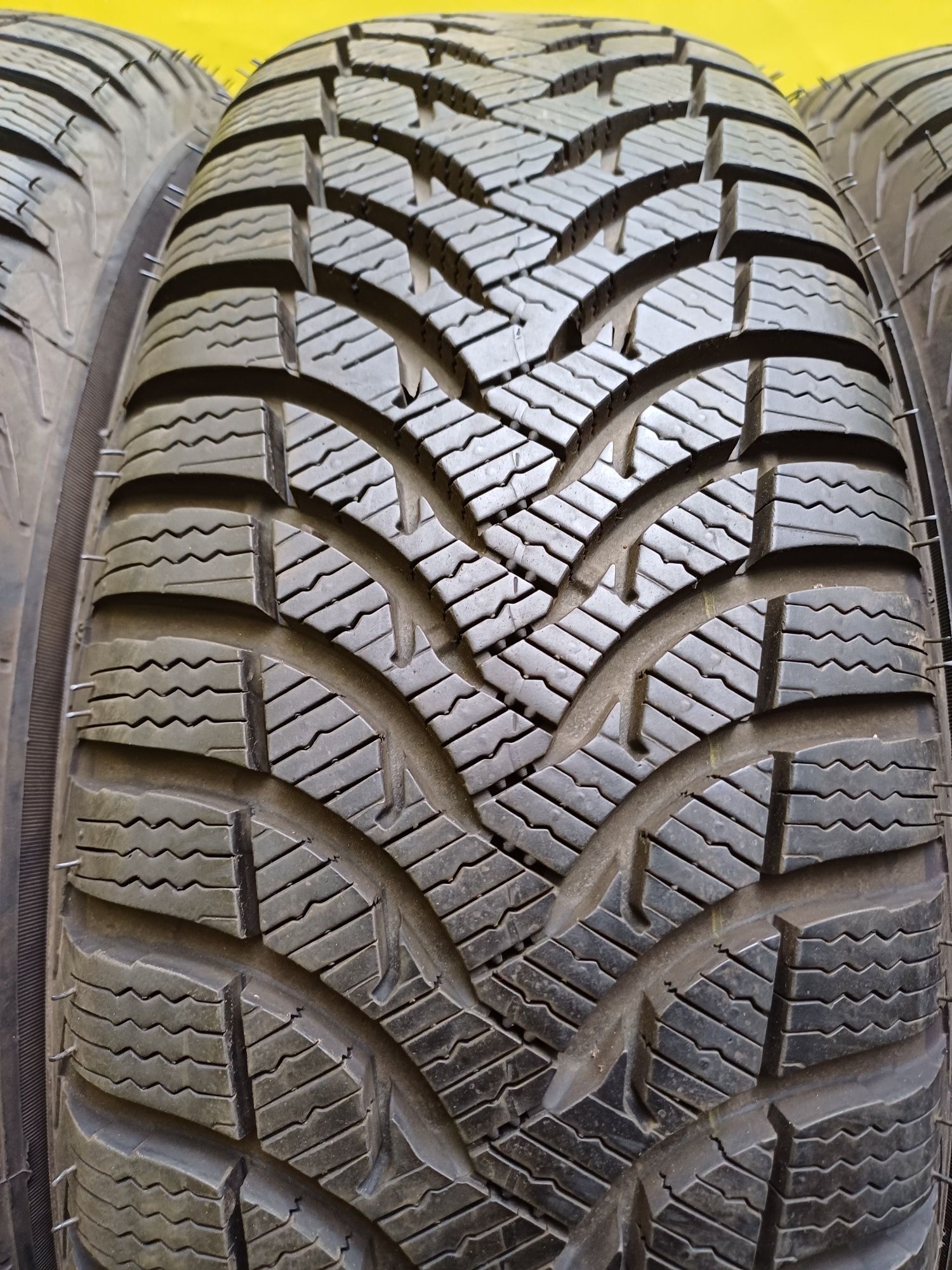 Шины 175/65/R15 Michelin комплект.