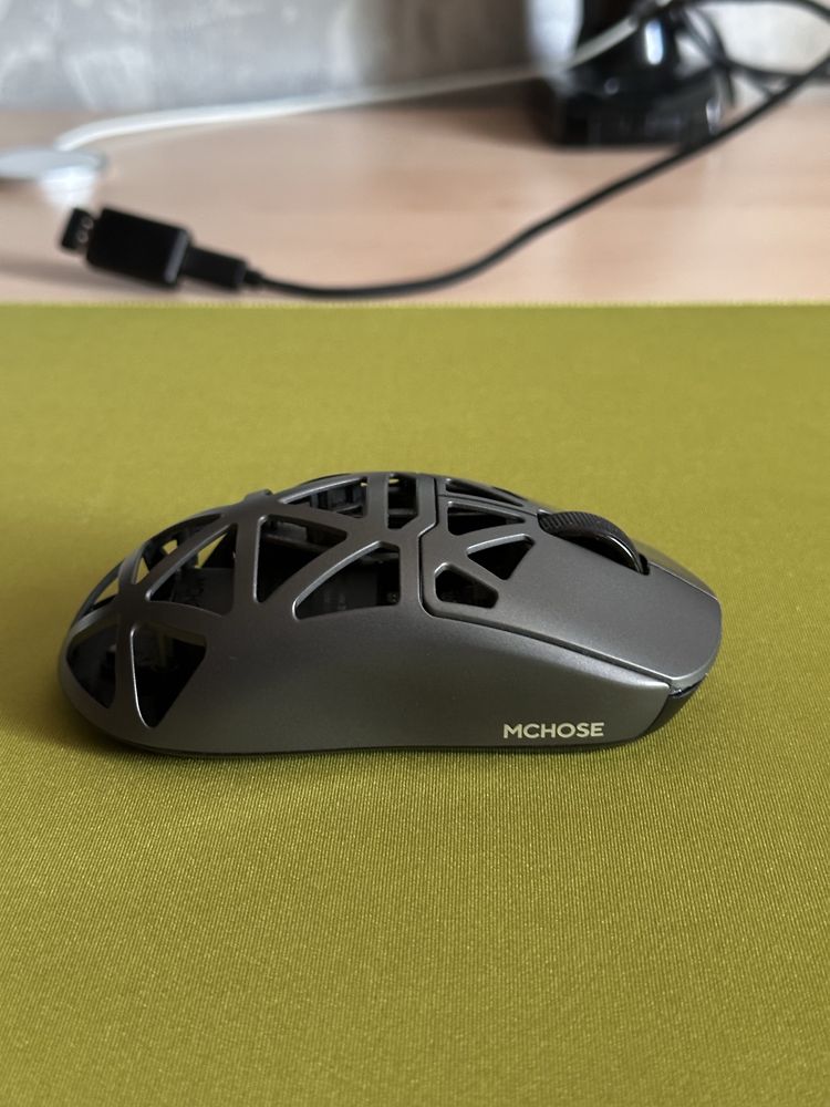 Игровая мышка mchose ax5 pro max  и коврик steelseries
