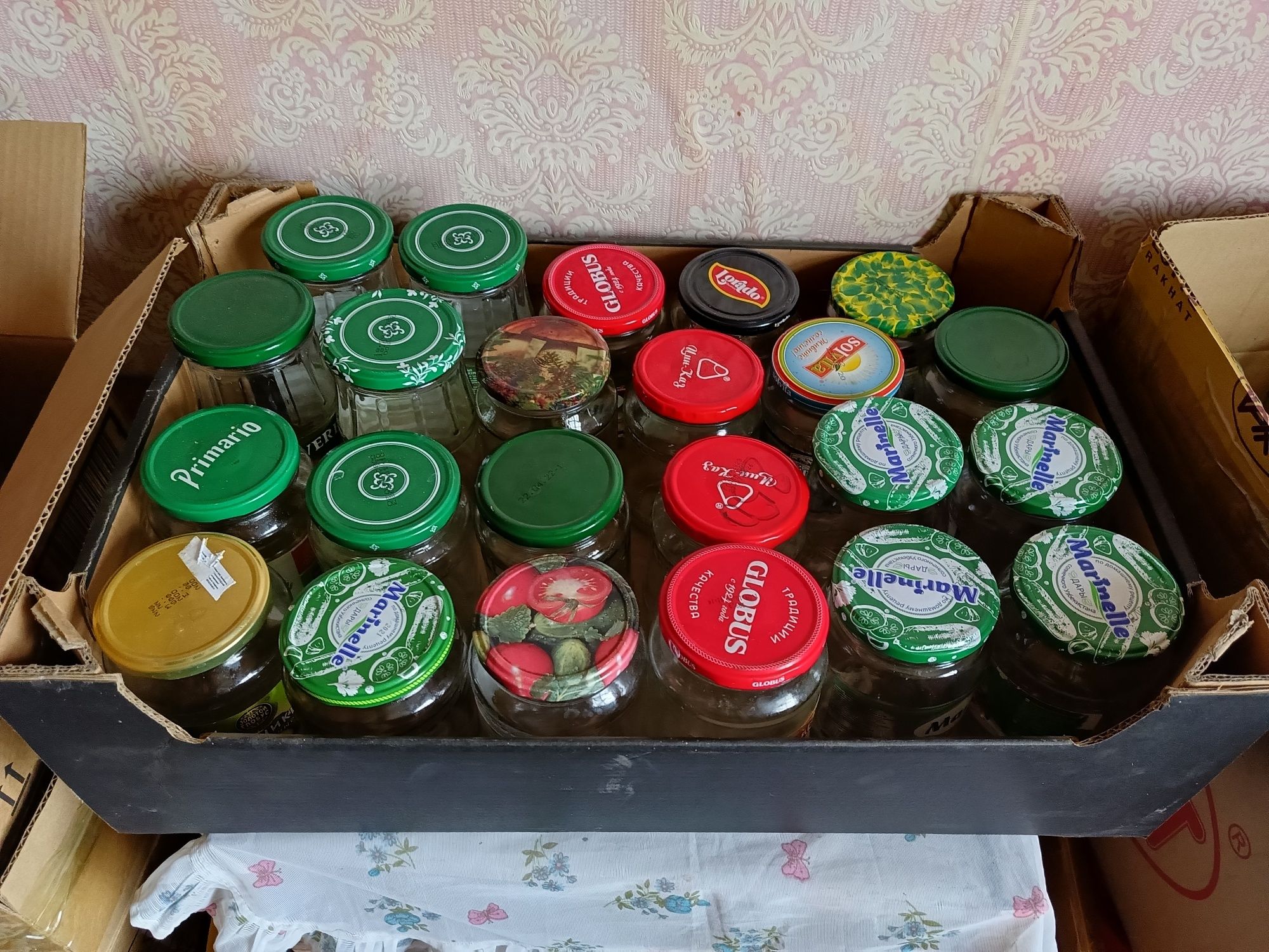 Продаю банки стеклянные  0,7,0,8,  2 литра .