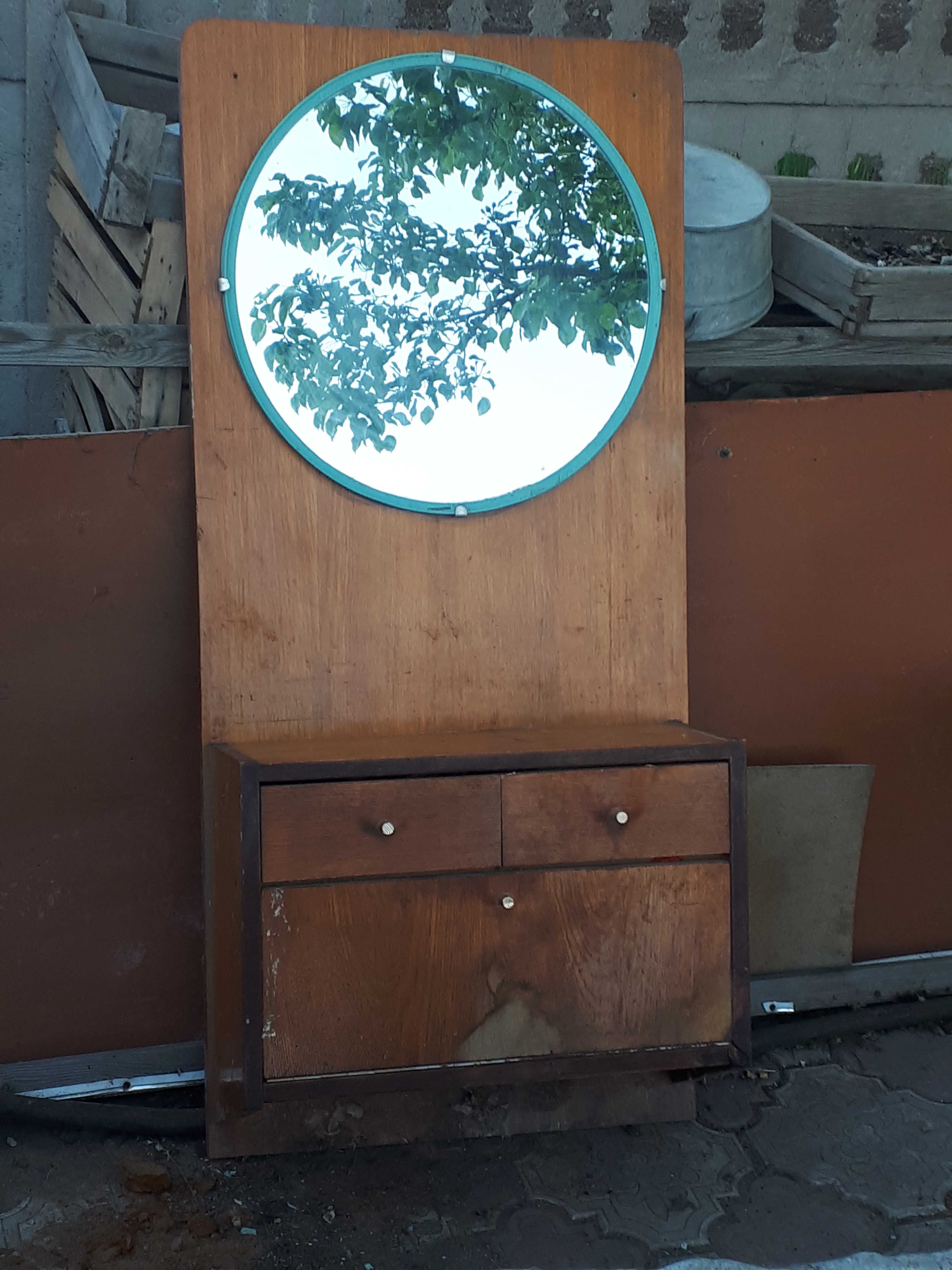 Продам тумбочки с зеркалом