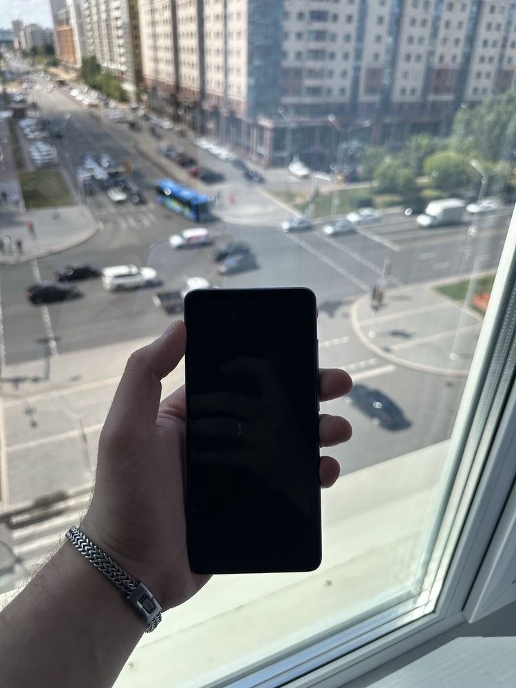 Продам смартфон Samsung Galaxy A52 4/128GB в идеальном состояние!