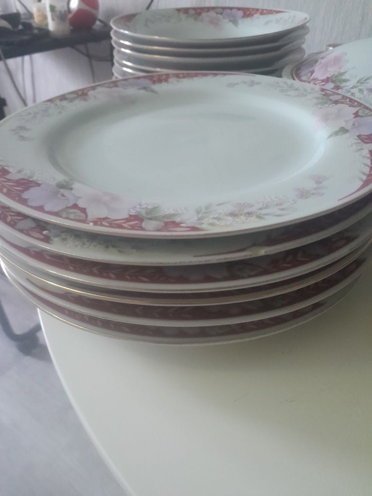 Продам столовый набор б/у