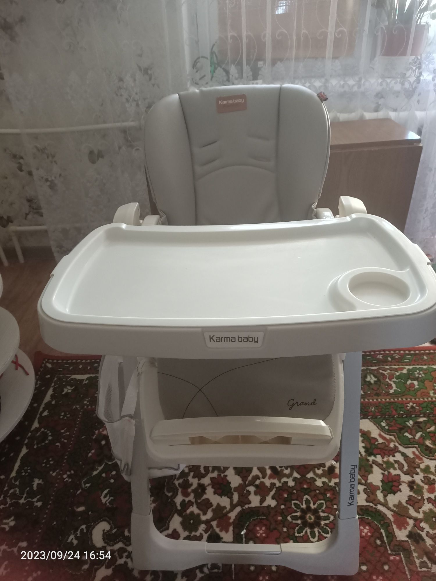 Продаю  столик для кормления