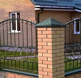 Колпаки на колонны, парапеты на забор.