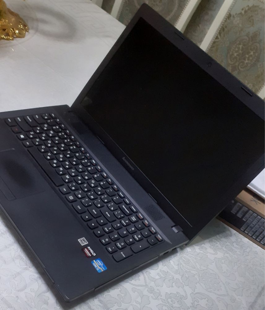 Продам ноутбук Lenovo. Минус не работает экранный шлейф.