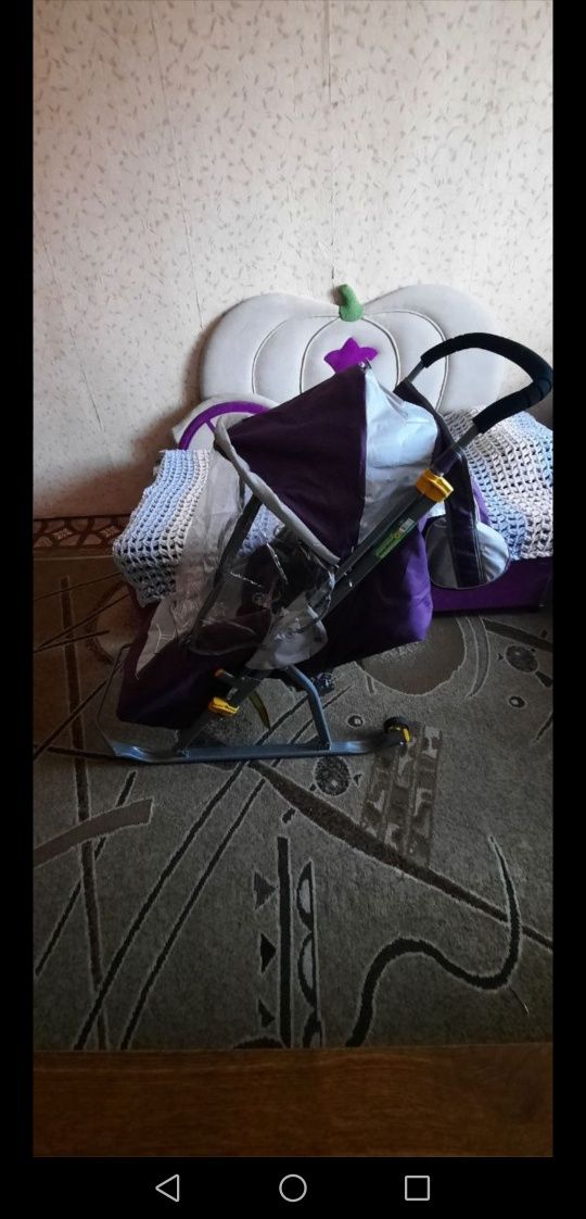Каляска и санки. В отличном состоянии